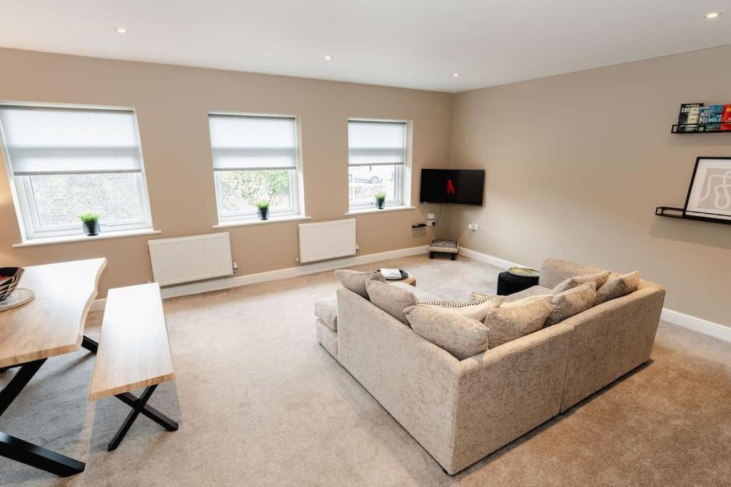 Boutique Apartment - Mazerystays Exley Buitenkant foto